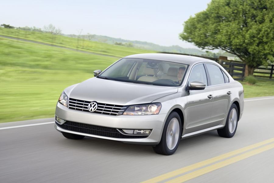  Volkswagen Passat 2011 года  (US) (фото 48 из 111)